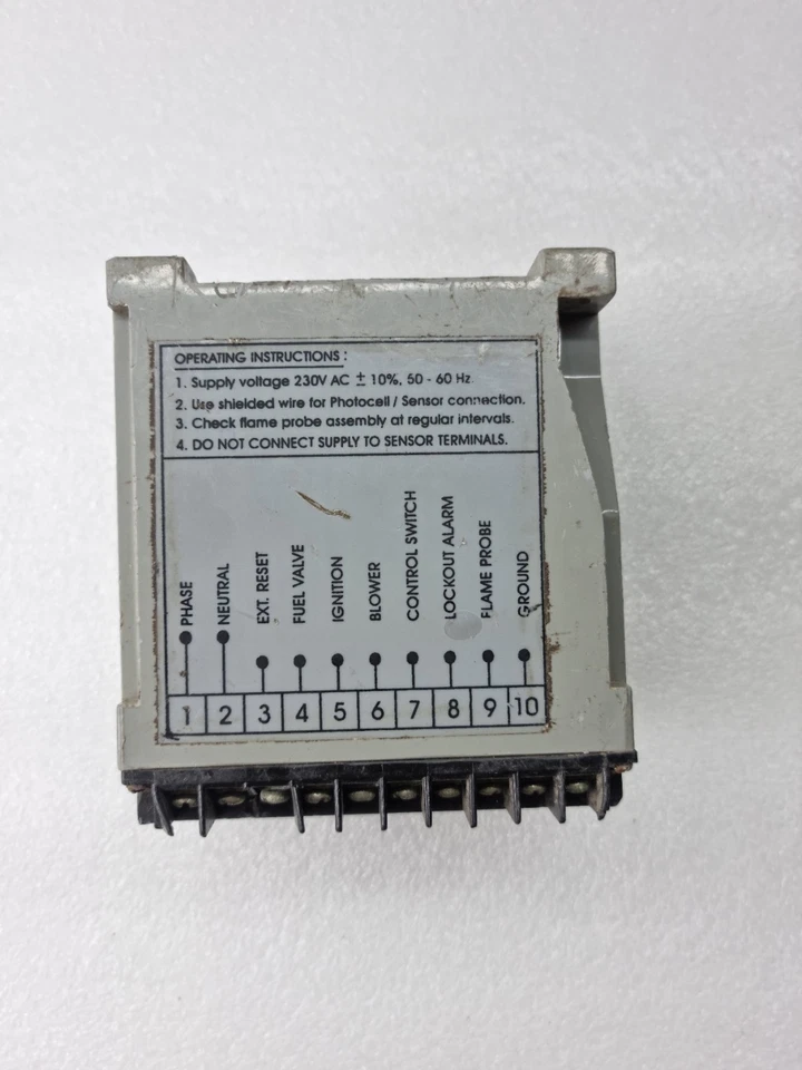 Industrial Burner Monitor Flame Safeguard Controller 230V AC With Reset Switch
